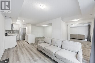 510-510 Kingbird Grove in Toronto, ON - Building Photo - Building Photo