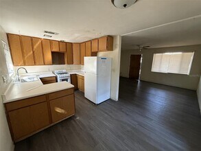 1423 NW 6th Ave in Gainesville, FL - Building Photo - Building Photo