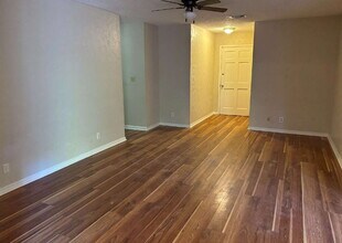 318 Austin Ave in Mary Esther, FL - Foto de edificio - Building Photo