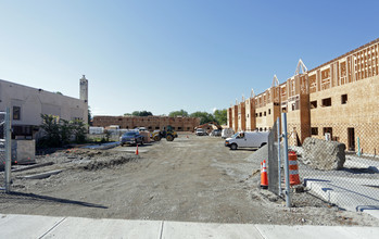 Independence Square in Newburgh, NY - Foto de edificio - Building Photo