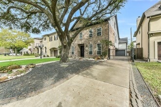 4408 Mildred St in Bellaire, TX - Building Photo - Building Photo