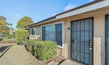 8812-8814 N Bank Dr in Ventura, CA - Building Photo - Building Photo