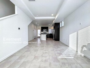 4876 Halifax Ct in Denver, CO - Foto de edificio - Building Photo