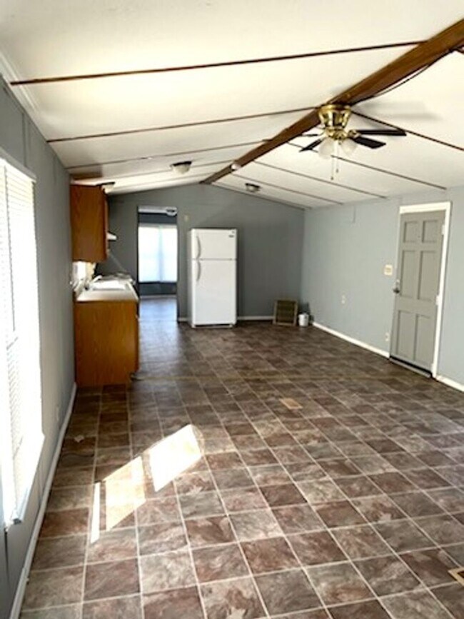 106 133rd St-Unit -Front in Marmet, WV - Building Photo - Building Photo