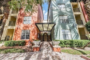 2410 W Azeele St in Tampa, FL - Building Photo