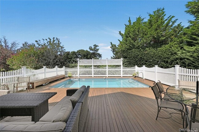 2 Bayview Rd in Southampton, NY - Building Photo - Building Photo