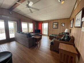 57154 Lighthouse Rd in Hatteras, NC - Foto de edificio - Building Photo
