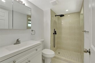 2501 NW 21st St in Fort Lauderdale, FL - Building Photo - Building Photo