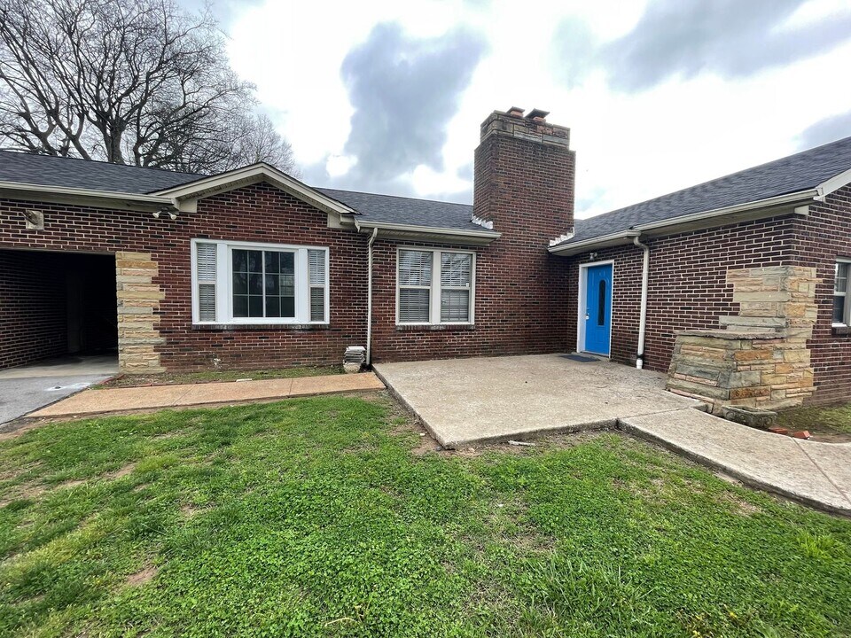 2012 Ed Temple Blvd in Nashville, TN - Building Photo