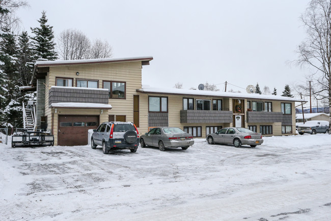 2627 Glacier St in Anchorage, AK - Foto de edificio - Building Photo