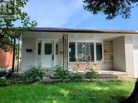 46 Stainforth Dr in Toronto, ON - Building Photo