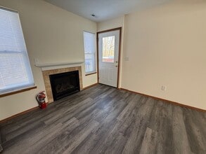 619 E Dodge St in Farmer City, IL - Building Photo - Building Photo