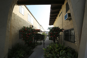 Casa Madera Terraza in El Cajon, CA - Foto de edificio - Building Photo