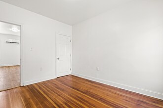 5 Siegel St in Bristol, RI - Building Photo - Building Photo