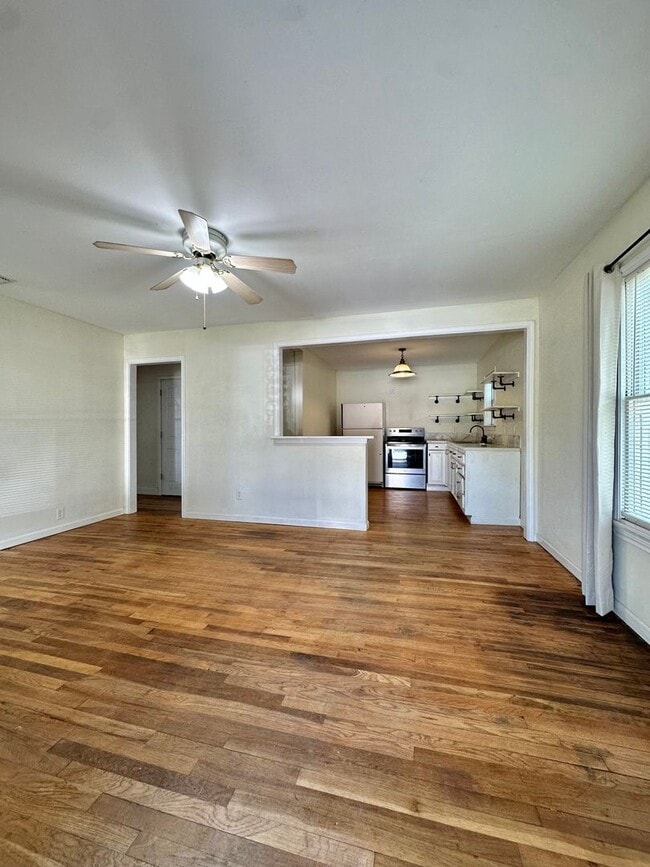 property at 421 S Van Buren St