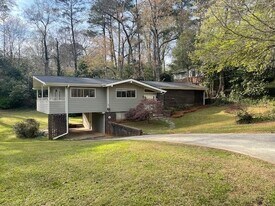 6840 Sunny Brook Ln NE in Sandy Springs, GA - Building Photo