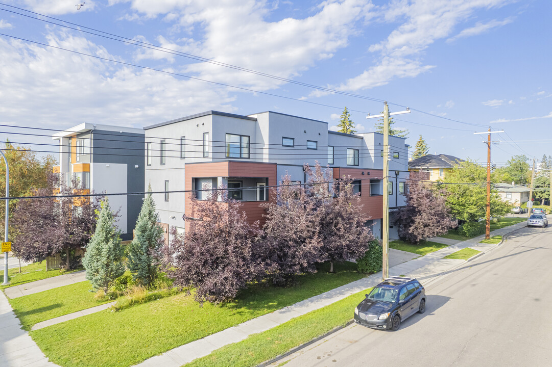2611 25th Ave SW in Calgary, AB - Building Photo
