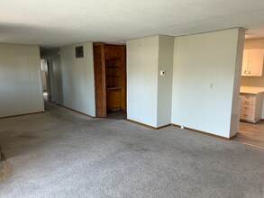 625 N Redbarn Ln in Wichita, KS - Building Photo - Building Photo
