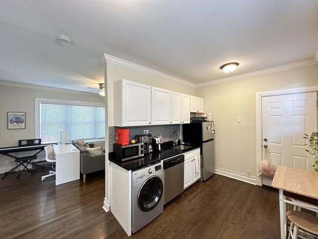 648.5 W Roscoe in Chicago, IL - Building Photo - Building Photo