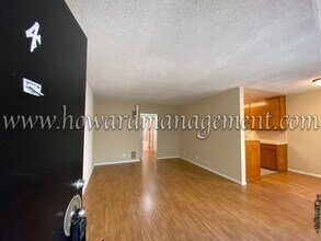 01427AM in Los Angeles, CA - Building Photo - Interior Photo