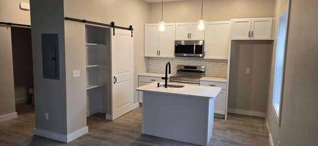 222 Montaup St, Unit B