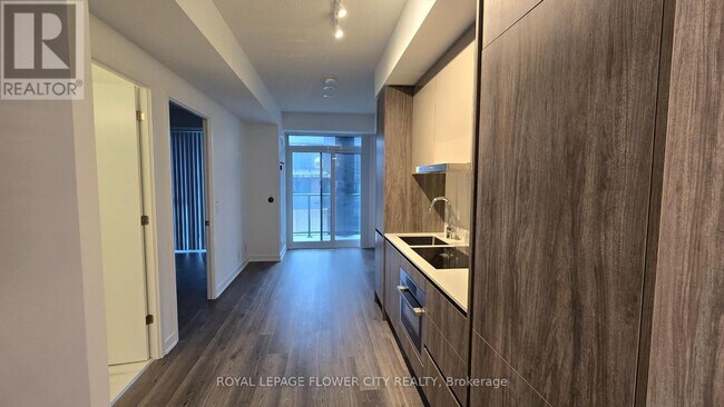 180 Front St E in Toronto, ON - Building Photo - Building Photo