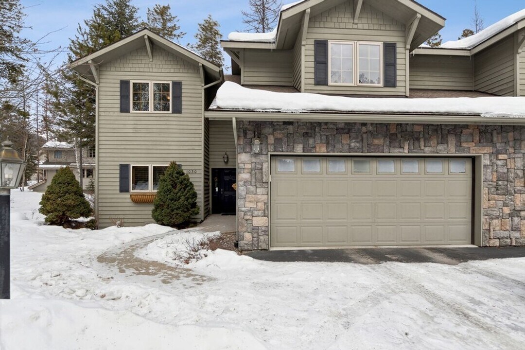 1030 Mountain Park Dr in Whitefish, MT - Building Photo