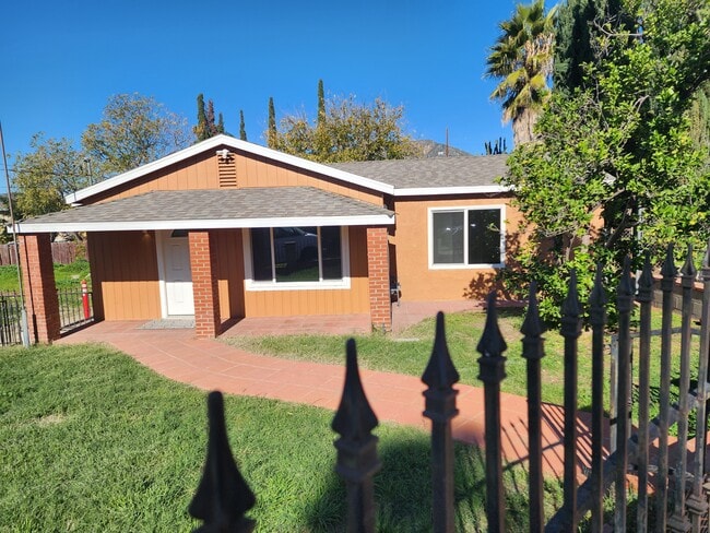 7665 Machrea St in Tujunga, CA - Building Photo - Building Photo