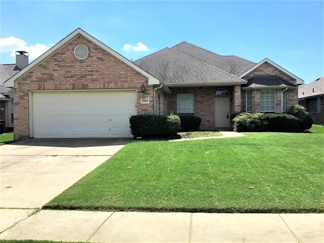 2500 Kariba Ln in Denton, TX - Building Photo