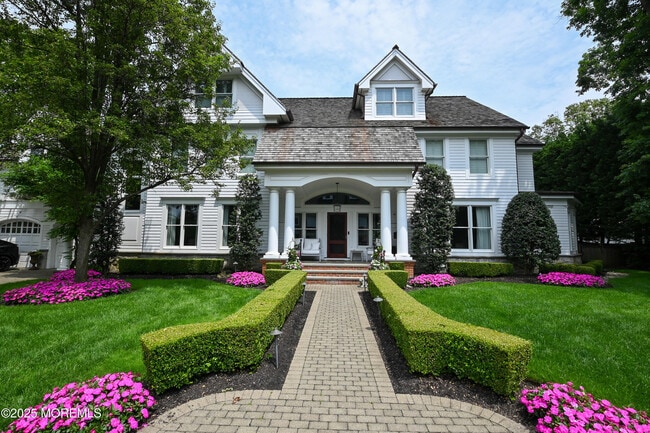 11 Red Oak Dr in Spring Lake, NJ - Building Photo - Building Photo