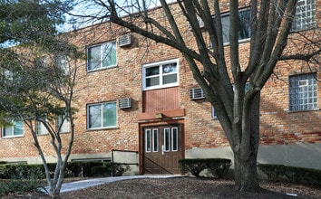 1809-1813 Mears Ave in Cincinnati, OH - Foto de edificio - Building Photo