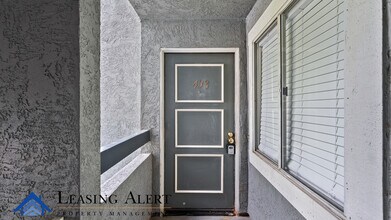 26922 Flo Ln in Santa Clarita, CA - Building Photo - Building Photo