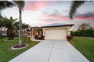 118 SE 23rd Pl in Cape Coral, FL - Building Photo