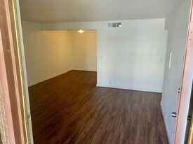 605 S Royal Crest Cir, Unit 7