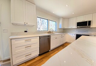 816 Utterback Store Rd in Great Falls, VA - Building Photo - Building Photo