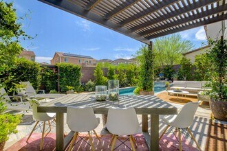 214 Abbey Hill St in Henderson, NV - Building Photo - Building Photo