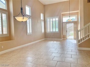 1917 Sierra Oaks Ln in Las Vegas, NV - Building Photo - Building Photo