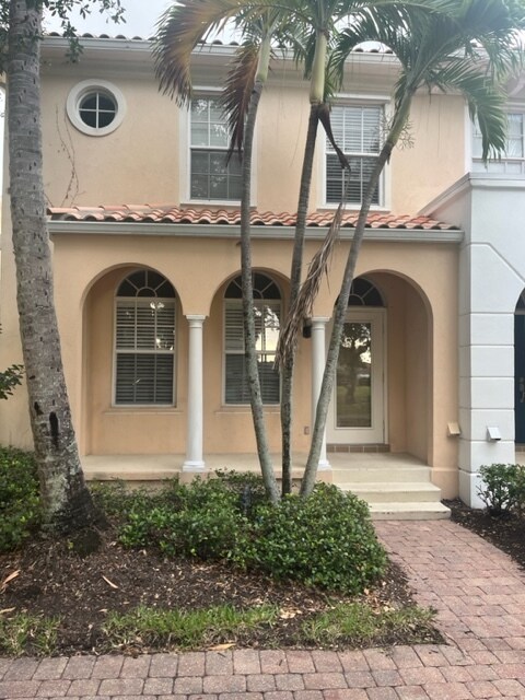 3518 Zanzibar Way in Naples, FL - Building Photo