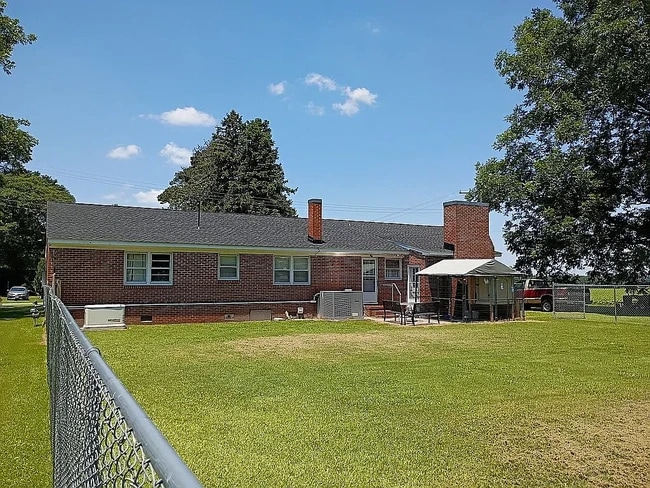 205 Academy St in Gatesville, NC - Building Photo - Building Photo