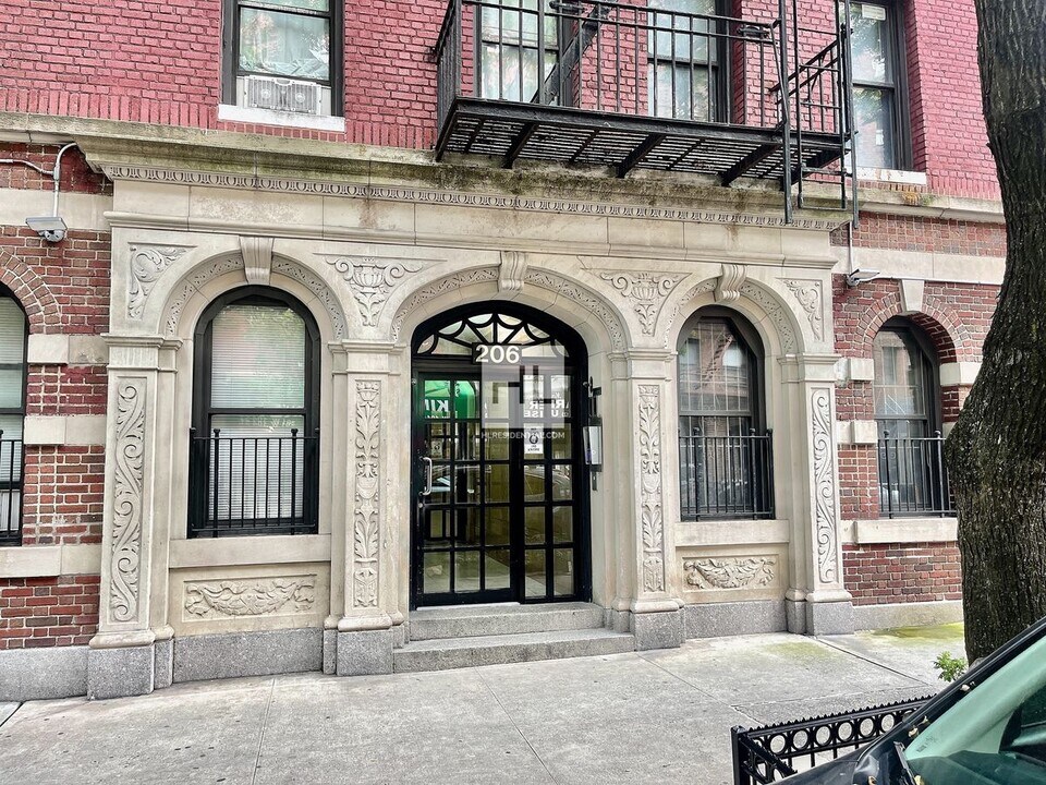 WEST 104 STREET in New York, NY - Foto de edificio