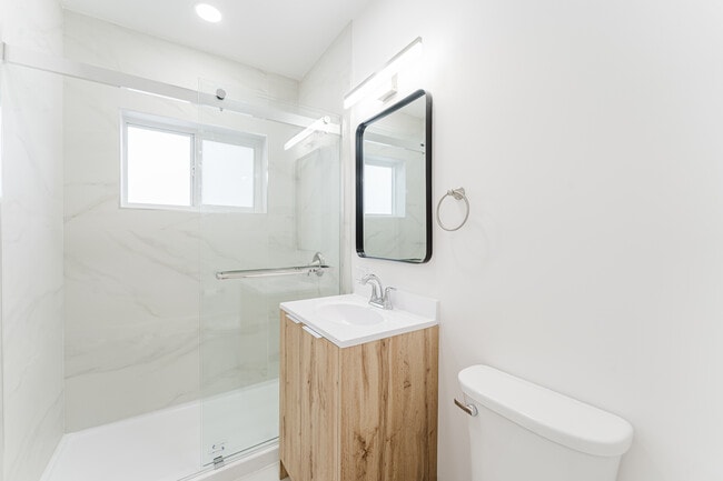 1020 SW 74th Ave in Miami, FL - Building Photo - Building Photo