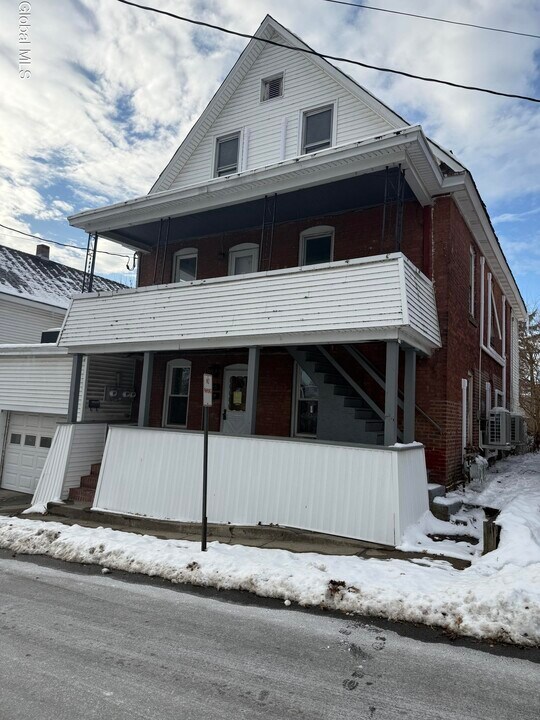 8 Farrell St in Mechanicville, NY - Building Photo