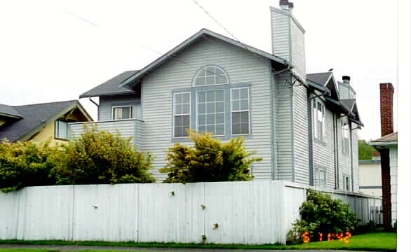 Alki Fourplex in Seattle, WA - Building Photo