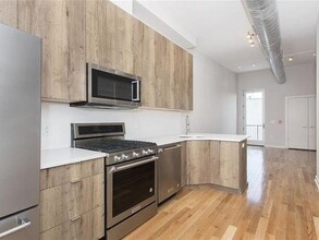 327 Adams St in Hoboken, NJ - Foto de edificio - Interior Photo