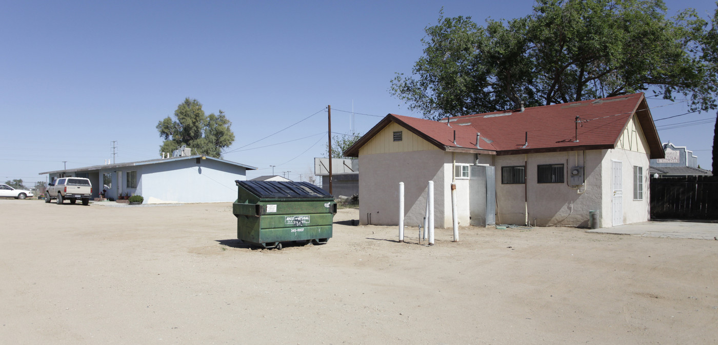 18010 Jonathan St in Adelanto, CA - Building Photo