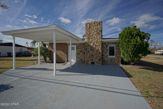 1502 Indiana Ave in Lynn Haven, FL - Foto de edificio - Building Photo