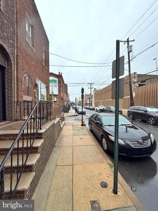2323 S 13th St in Philadelphia, PA - Building Photo