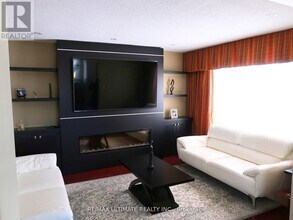 2201 Stir Crescent in Mississauga, ON - Building Photo - Building Photo