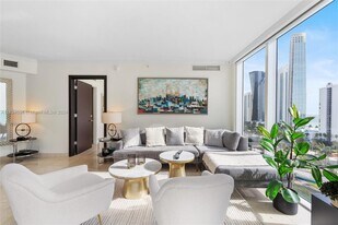 150 Sunny Isles Blvd, Unit 1601 in Sunny Isles Beach, FL - Building Photo
