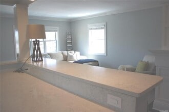 28 Jefferson Ave in Rockville Centre, NY - Building Photo - Building Photo